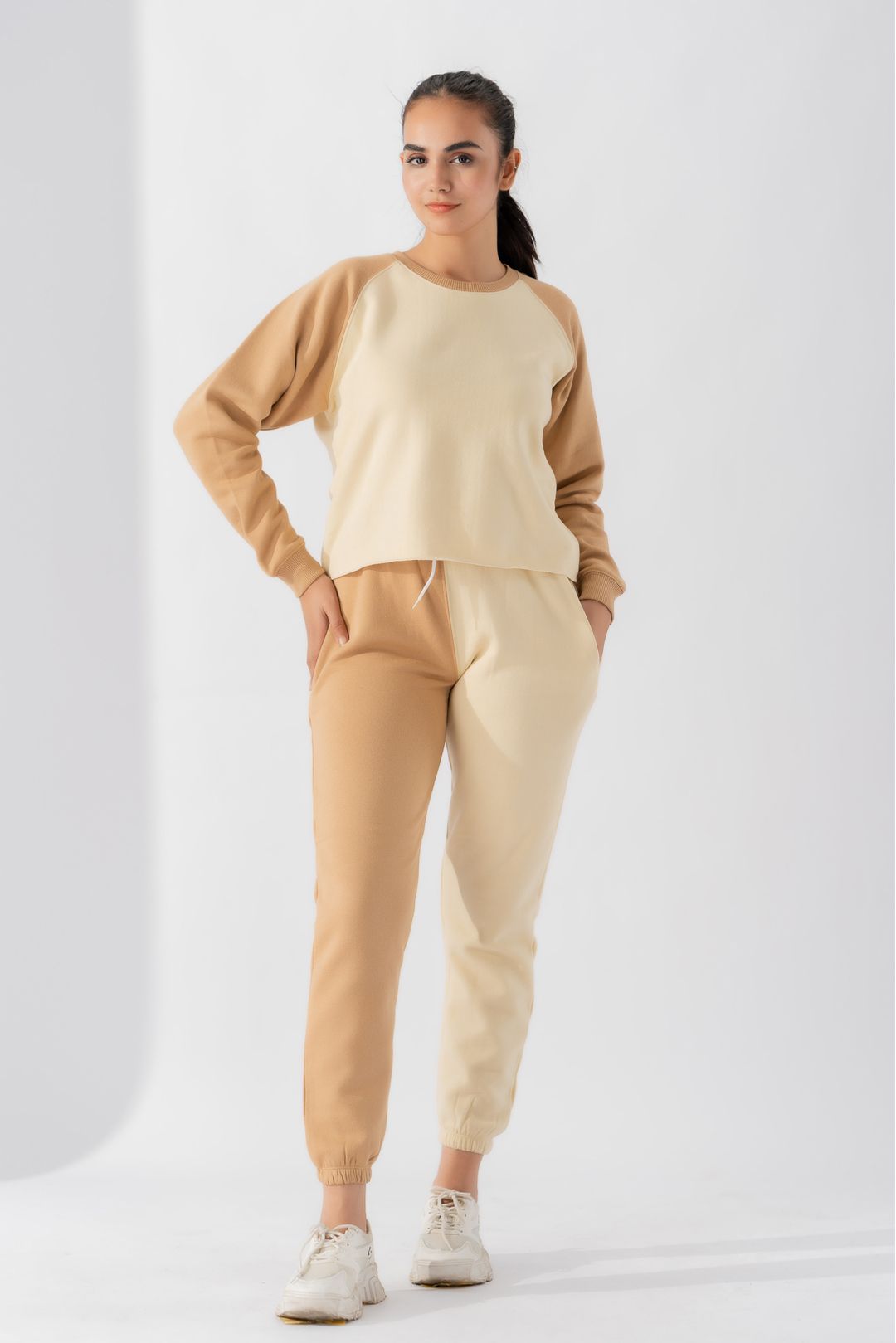 WOMEN SHORT BODY TRACKSUITE